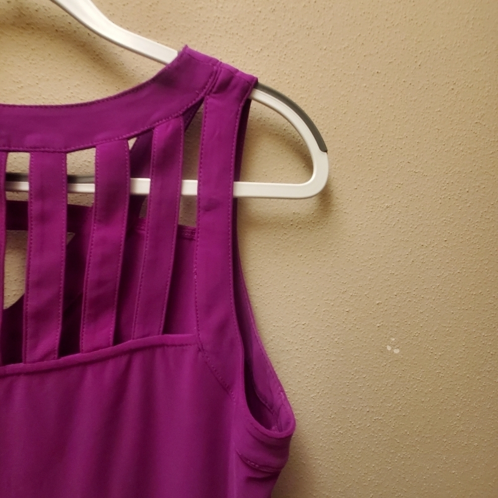 Womens size M sleeveless fuscia lightweight  strappy top  very cute - Picture 5 of 12